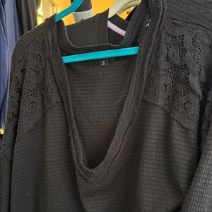 Torrid waffle knit black crochet sleeve pullover NWOT Sz 6
